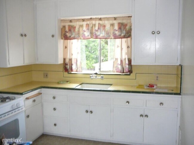 Building Photo - 1 br, 1 bath Apartment - 3068 Luna Dr