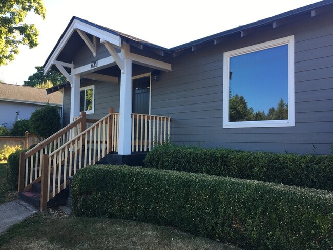 Building Photo - 421 N 6th Ave SW