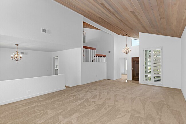 Foto del edificio - Beautiful Four Bedroom Two Story Home - UT...