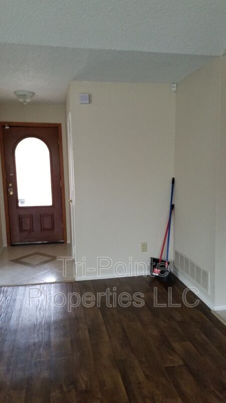 Building Photo - 3037 Colony Dr