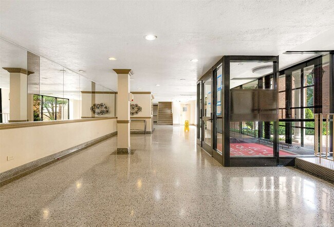 Foto del edificio - 10525 64th Ave