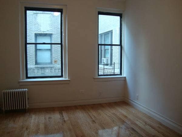 Building Photo - 515 W 110th St