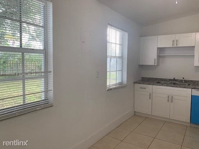 Building Photo - 3 br, 3.5 bath House - 4221 SW 39th St # 0