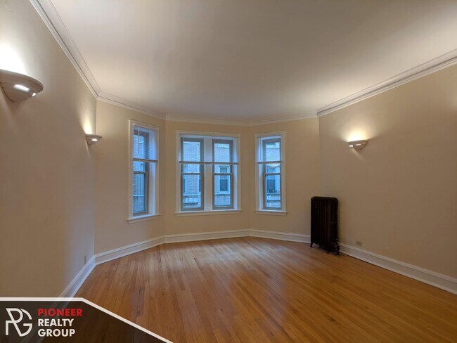 Building Photo - 4233 N Paulina St