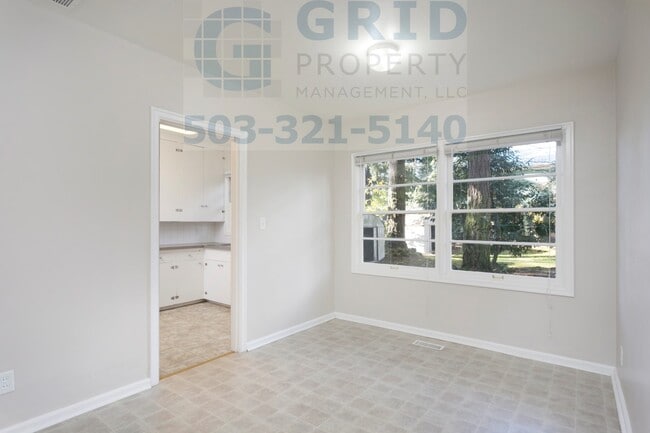 Foto del edificio - Spacious 3 Bedroom Home Available on Fores...