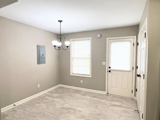 Foto del edificio - 2 Bedroom 1.5 Bathroom Townhome!!!