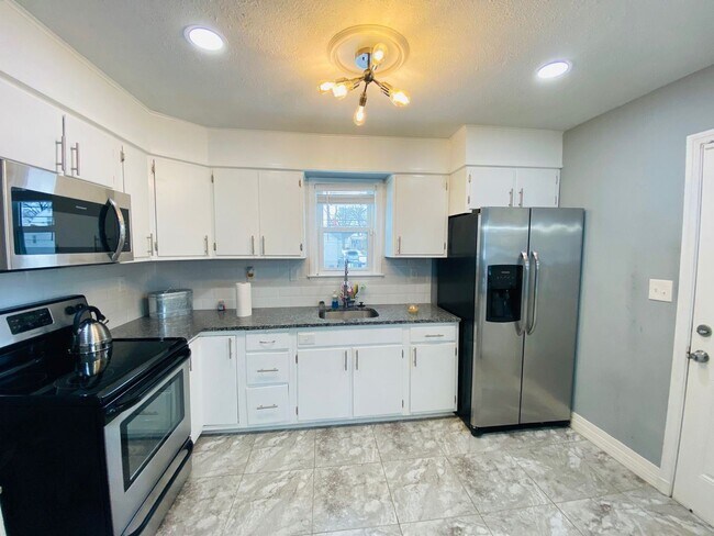 Building Photo - 3 br, 3 bath House - 6512 MOYER AVE.