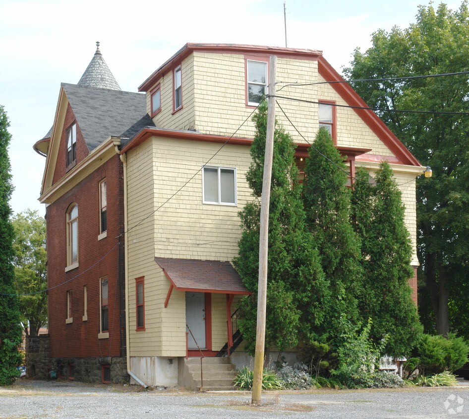 Building Photo - 629 W 4th St