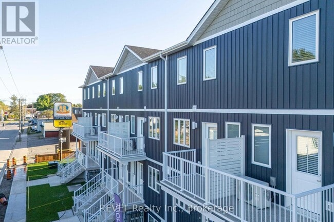 Building Photo - 35 Southworth St N