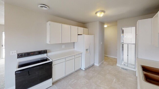 Building Photo - 1307 Rushmore Dr