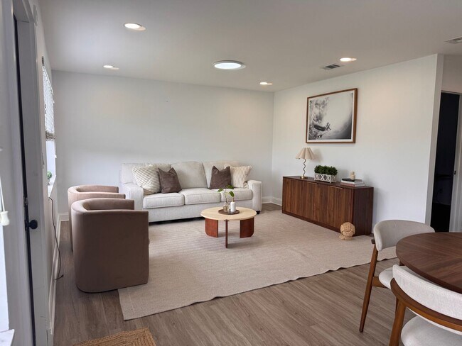 Foto del edificio - 1ST Floor FULLy Renovated * Garage Parking...