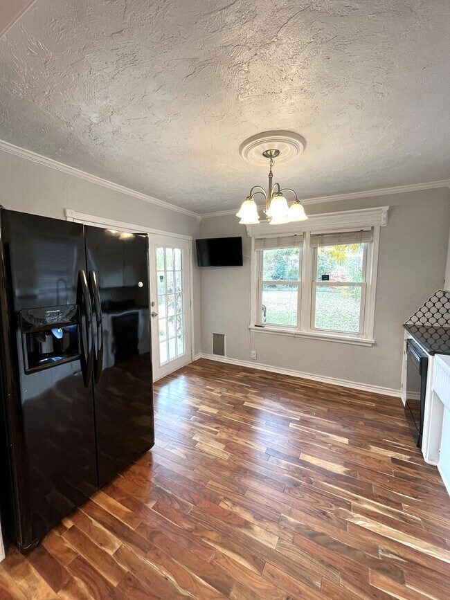 Foto del edificio - Cute 2 Bed 1 Bath in the Steve Pennington Addn