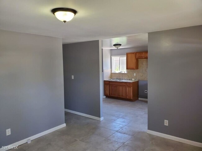 Building Photo - 3 br, 1 bath House - 20030 Birwood St