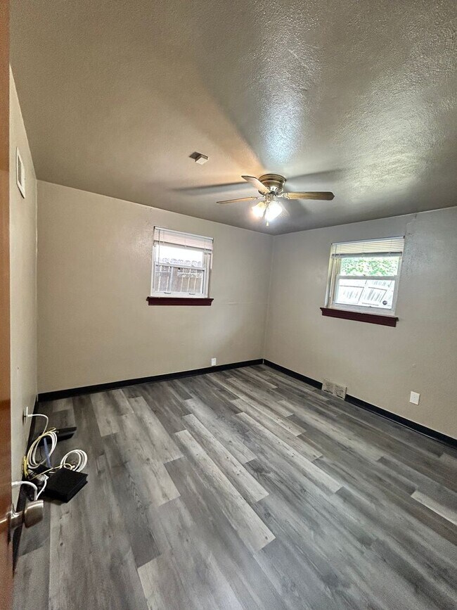 Foto del edificio - Beautiful brick 2 bed in Greendale