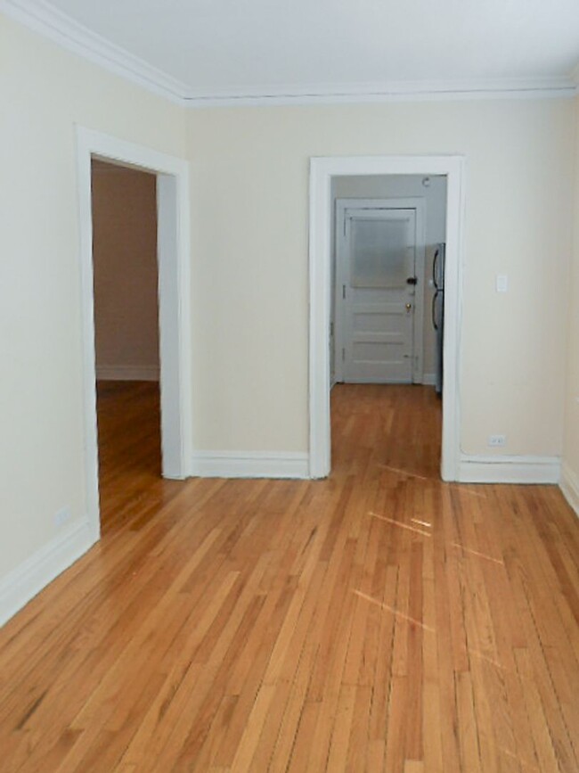 Building Photo - 4723 N Leavitt St