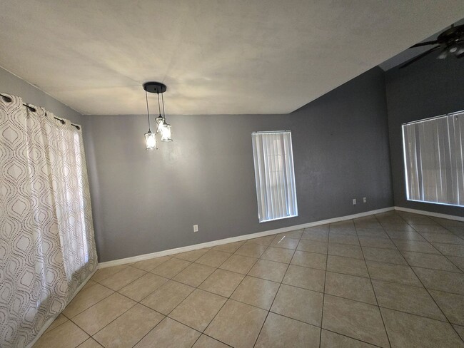 Building Photo - Rockwood Villas – Charming 2/2 Townhome Close to Everything!