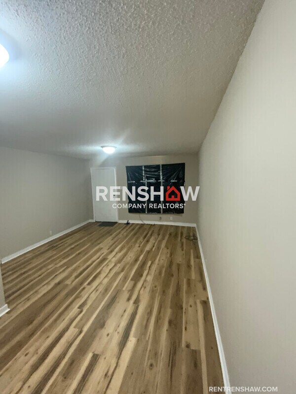 Building Photo - 907 Harrell Ave