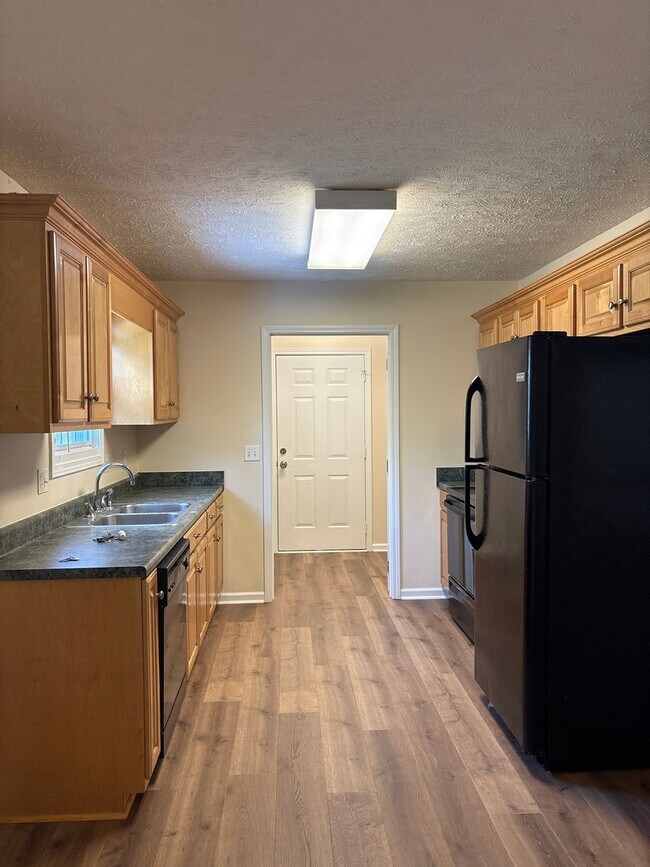 Foto del edificio - Charming 3 Bedroom Home with Large Yard