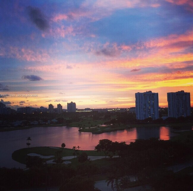 Foto del edificio - 3731 N Country Club Dr