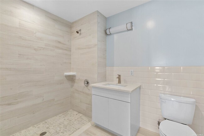 Foto del edificio - 31-25A Newtown Ave