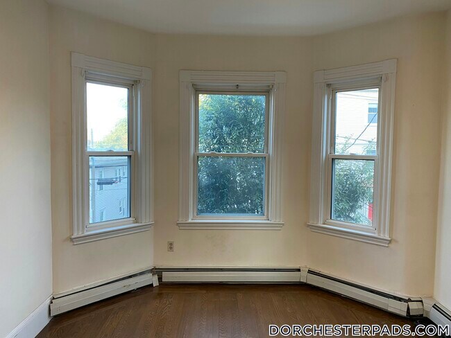 Building Photo - 106 Buttonwood St