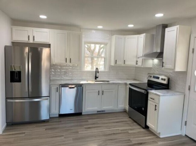 Photo - 1722 Foxborough Cir House