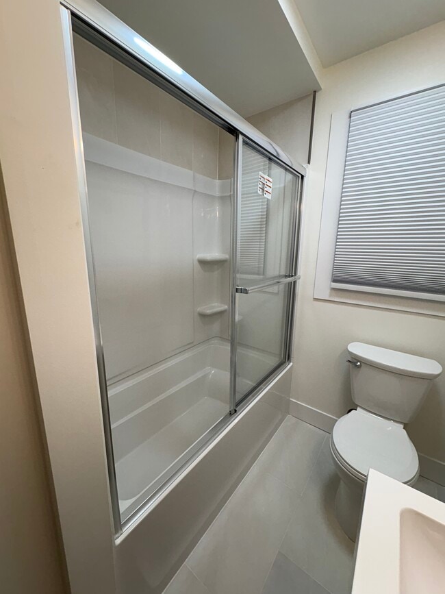 Foto del edificio - 193 Jerome Ave