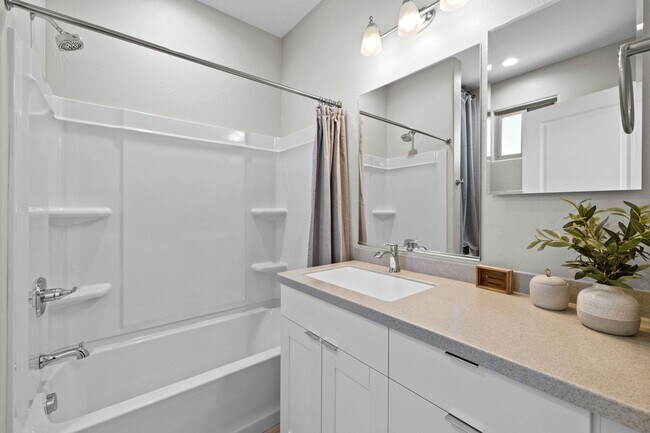 Building Photo - Bungalow for Rent