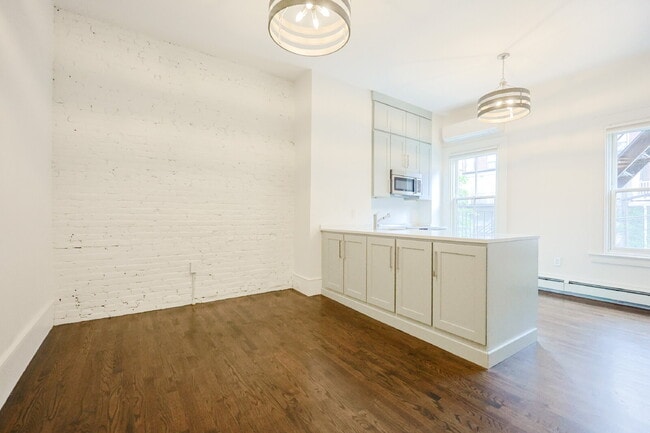 Building Photo - Updated South End 2BR with Granite Counter...