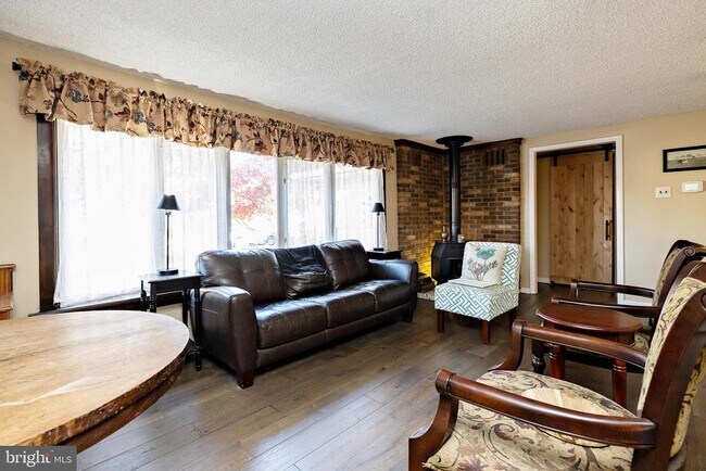 Foto del edificio - 46 Roosevelt Ave