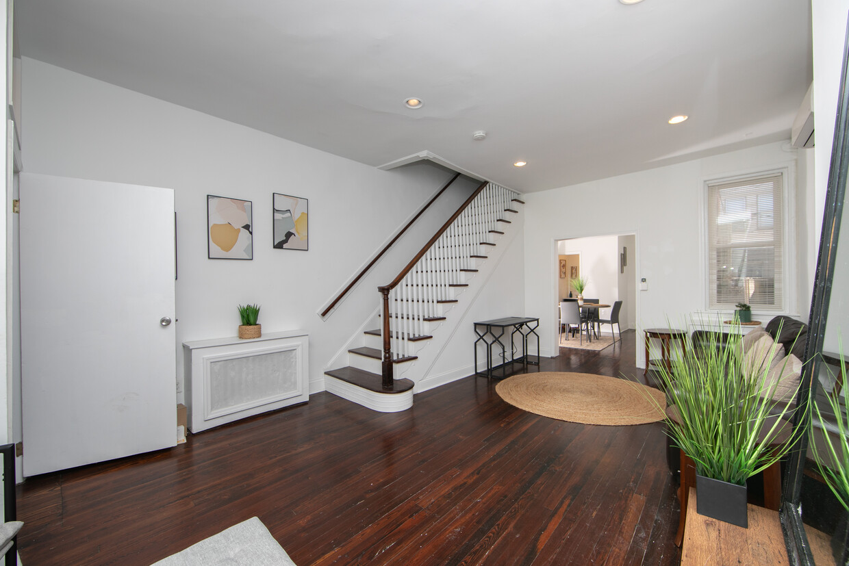 Primary Photo - 2452 E Lehigh Ave