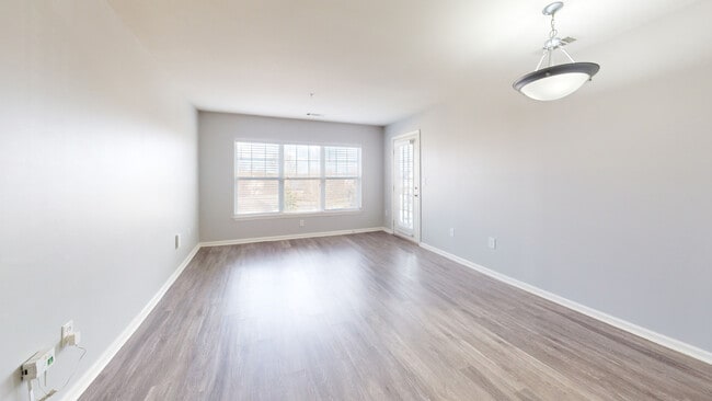 Interior Photo - 14 North