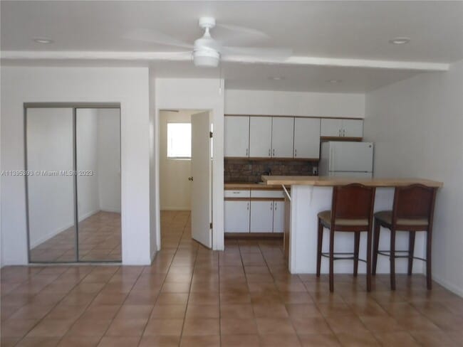Building Photo - 1045 NE 39th Dr