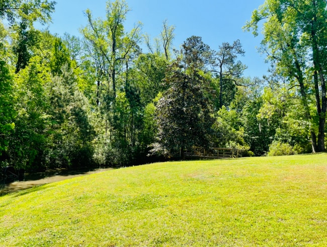 Building Photo - FULLY RENOVATED 2 Bedroom/2 Bathroom Unit ...