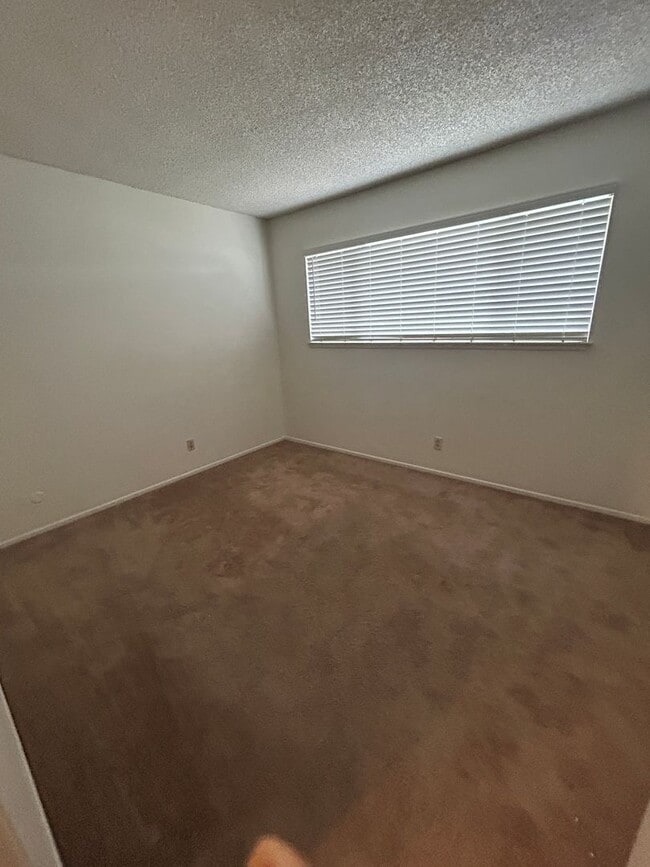 Building Photo - Ventura- Charming 2-Bedroom, 1-Bath McKeon Condo