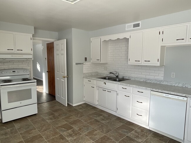 Foto del edificio - 7316 Riverton Dr