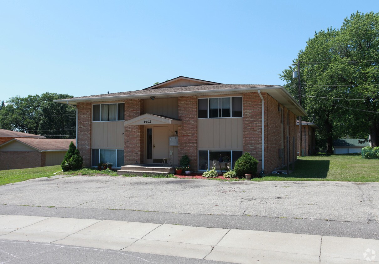Foto del edificio - 2153 Basswood Ln