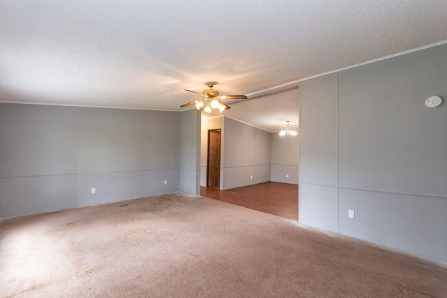 Building Photo - Enjoy Peaceful Living at this Property in ...