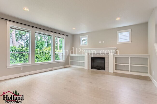 Building Photo - Beautiful 5 bedroom home with Stunning views