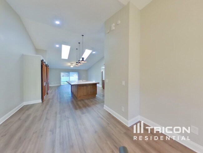 Foto del edificio - 7049 Sawmill Cir