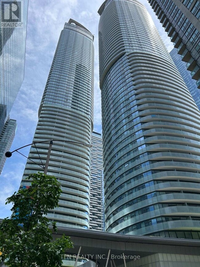 Building Photo - 14-3614 York St