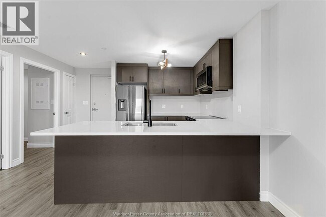 Building Photo - 1611 Banwell Rd