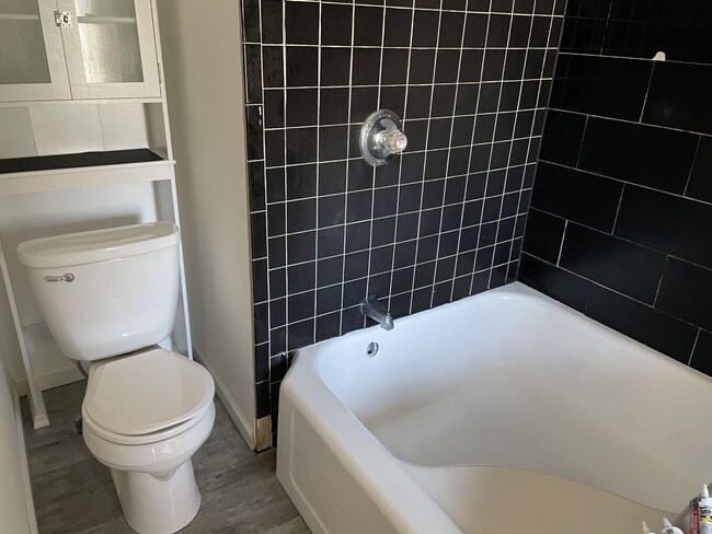 Building Photo - 4335-4335 Ormond Dr