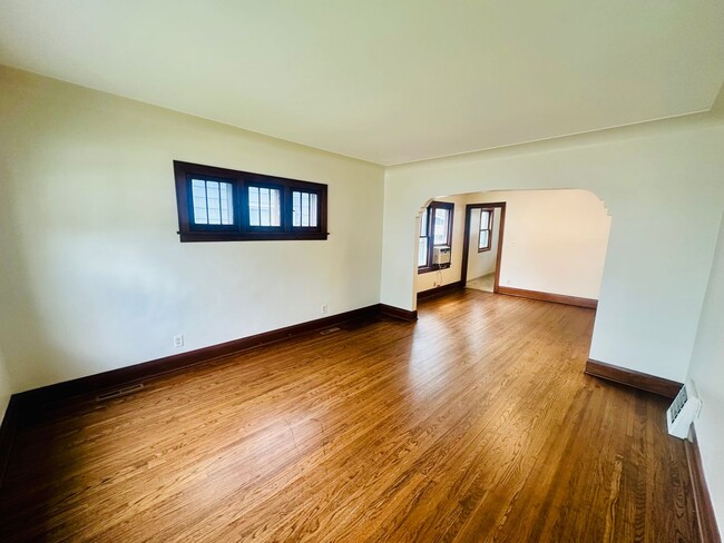Foto del edificio - Stylish 3-Bedroom Home in Northeast Minnea...