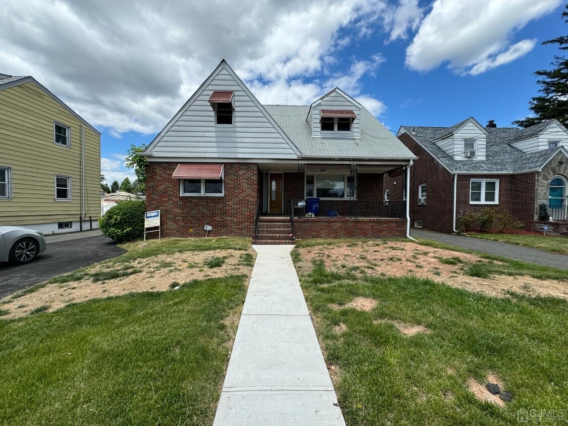 1154 Roosevelt Ave Unit 1, Carteret, NJ 07008 Room for Rent in