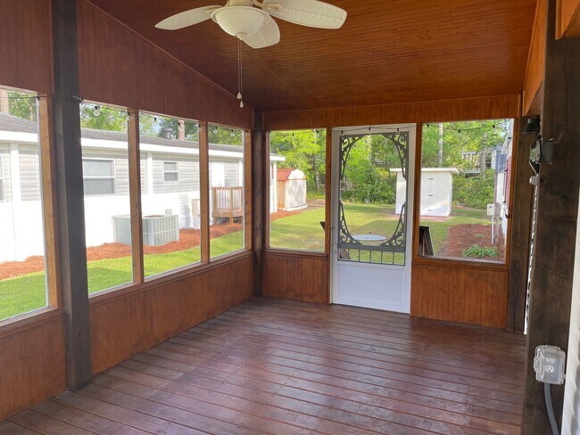 Building Photo - 809 Magnolia Dr