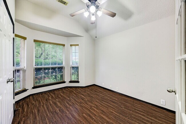 Foto del edificio - 11743 Berkway Trail