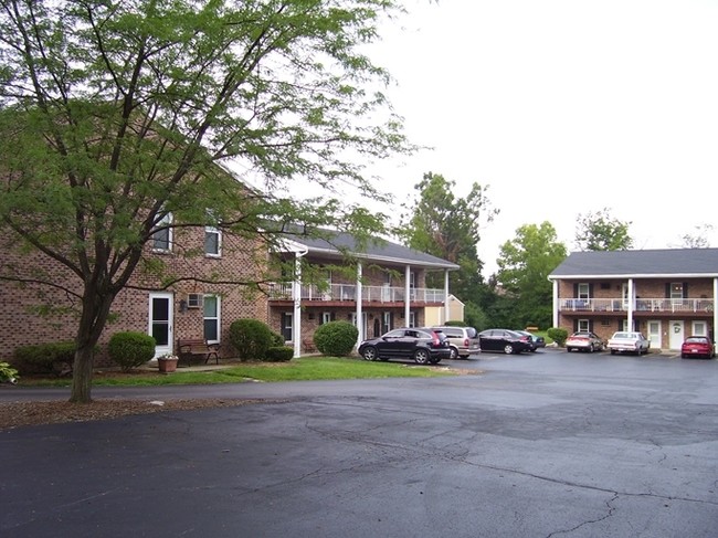 Building Photo - Guest Suites Apartments