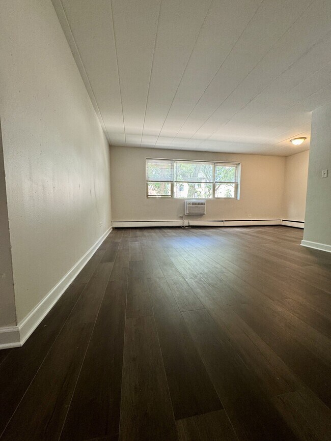 Foto del edificio - 7301 Ridge