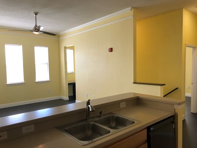 Building Photo - 12025 Villanova Dr